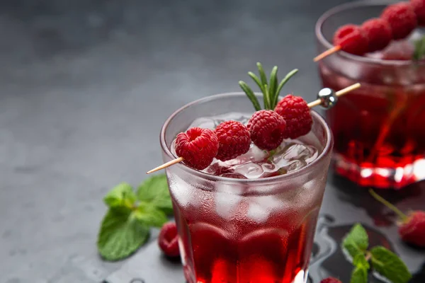 Raspberry cocktail with ice and fresh berry — Stock Photo, Image