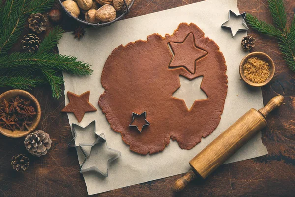Christmas and New Year bakery. Cooking traditional gingerbread c — Stock Photo, Image