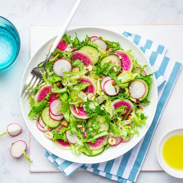 Frisse Watermeloen Radijs Komkommer Salade Witte Plaat Bovenaanzicht Vierkante Afbeelding — Stockfoto