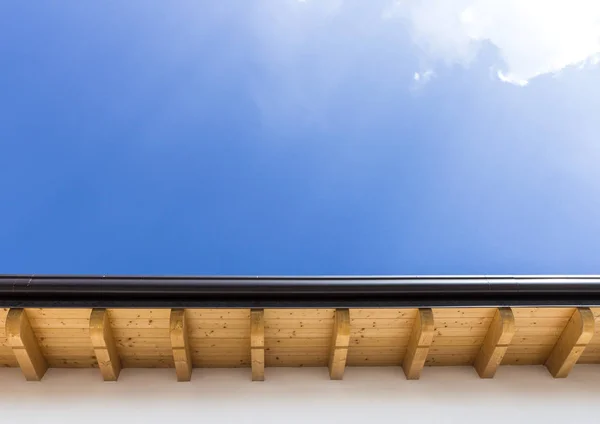 New roof with gutter — Stock Photo, Image