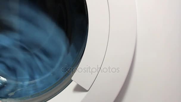 Vista frontal y parte del ojo de buey de la lavadora — Vídeos de Stock