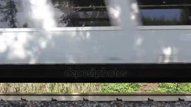 Hareketli tren ve demiryolu closeup