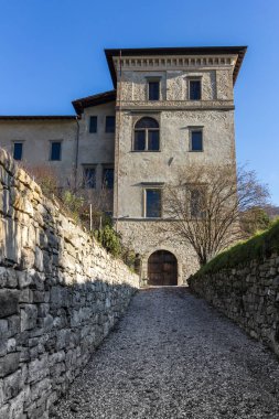 yenilenmiş eski bir ev