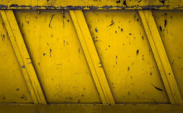 Recipiente de escombros amarelo — Fotografia de Stock