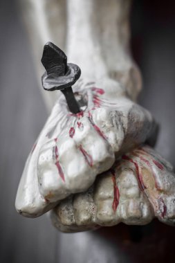 İsa'nın çivilenmiş ve kan ayak