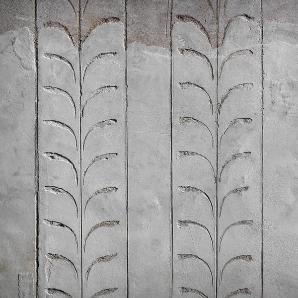 Concrete wall with floral carving — Stock Photo, Image