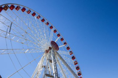 Jesolo, İtalya, 19 Temmuz 2016: mavi gökyüzü arka plan dönme.