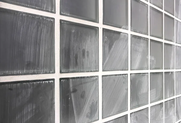 Mur de blocs de verre sale — Photo