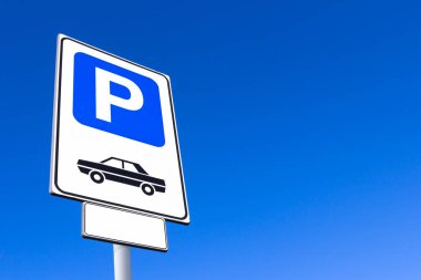 işareti mavi gökyüzü ile otopark