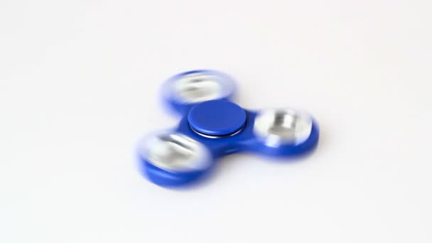 Fidget spinner aislado sobre blanco — Vídeos de Stock