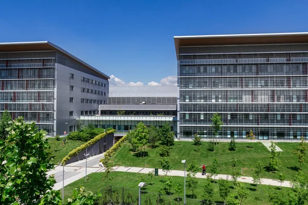 Modern hastane binası