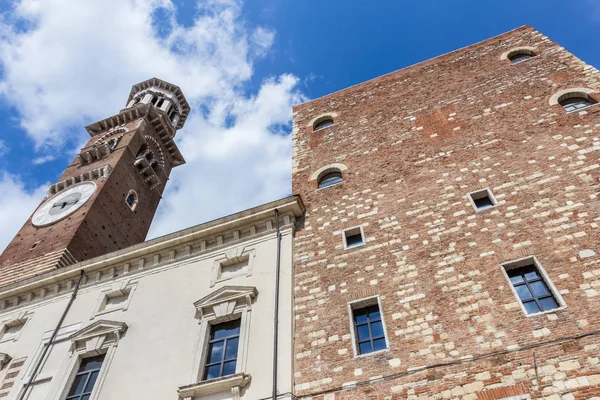 Tower in Verona (Torre Dei Lamberti) — Stockfoto
