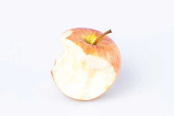 Manzana mordida sobre blanco — Foto de Stock