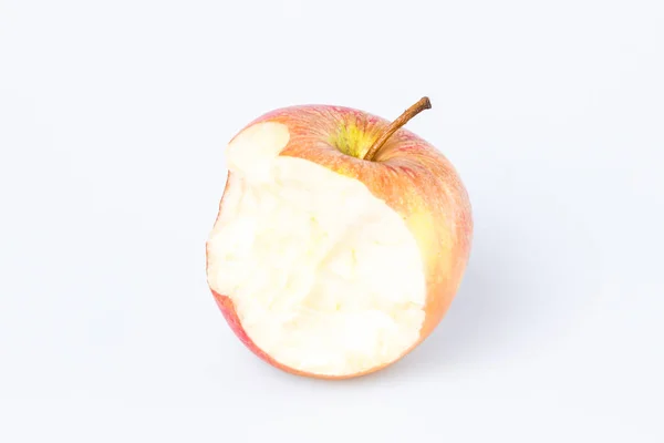 Bitten apple över vita — Stockfoto