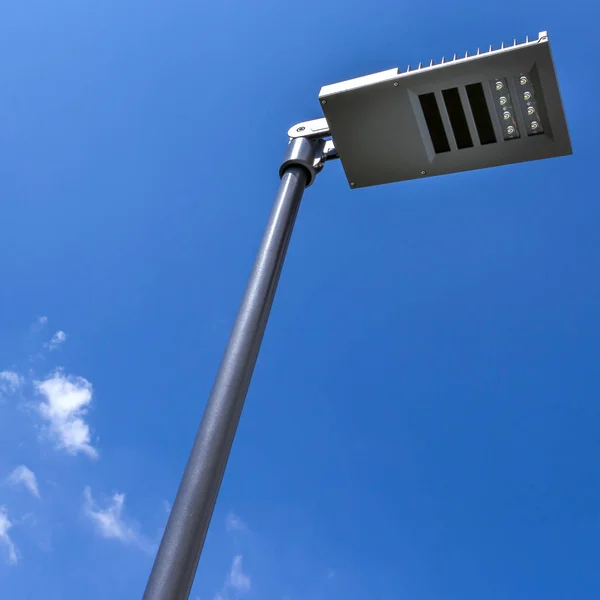 空に対して現代の街路灯 — ストック写真
