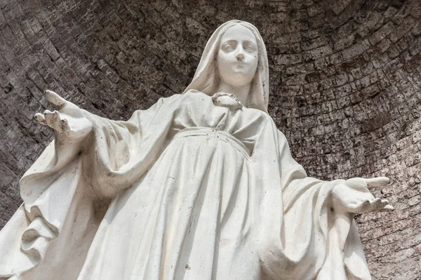 Estátua de Nossa Senhora — Fotografia de Stock