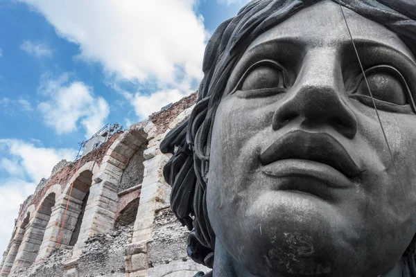 Statue pour opéra verdis nabucco — Photo