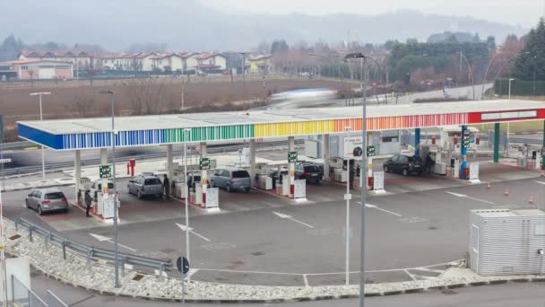 Bergamo Itália Janeiro 2017 Tiro Posto Gasolina Medida Que Tráfego — Vídeo de Stock