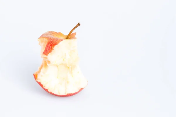 Pomme délicieuse rouge sur fond blanc — Photo