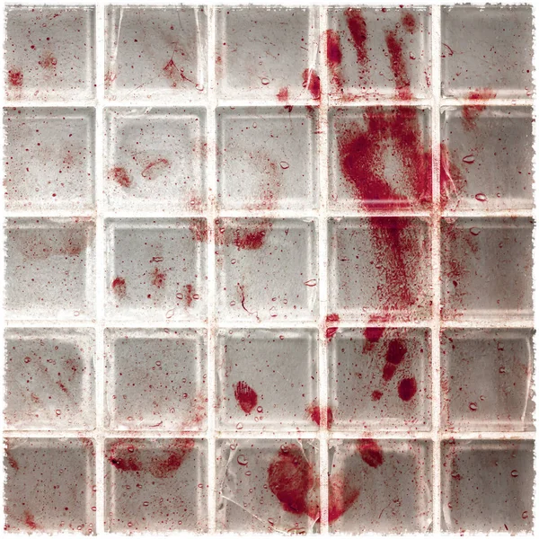 Vuile venster met bloedige vlekken — Stockfoto
