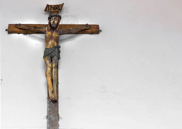 Pequeno crucifixo de madeira — Fotografia de Stock