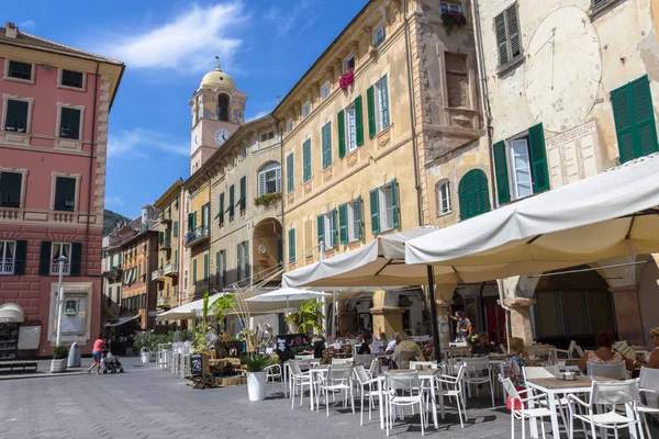 Vittorio Emanuele II jalá Plaza en Finale Ligure (Savona) ITALIA —  Fotos de Stock
