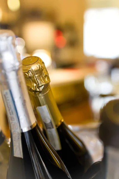 シャンパンのボトルやワイン クーラー — ストック写真