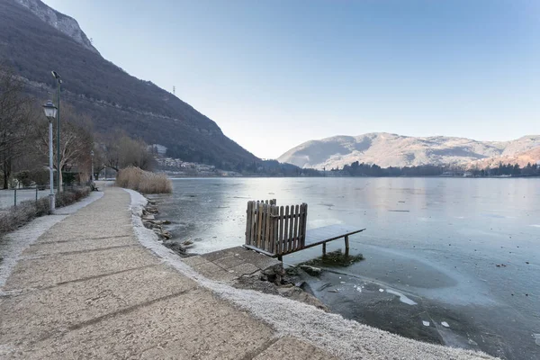 Iced Endine lake — Stock Photo, Image