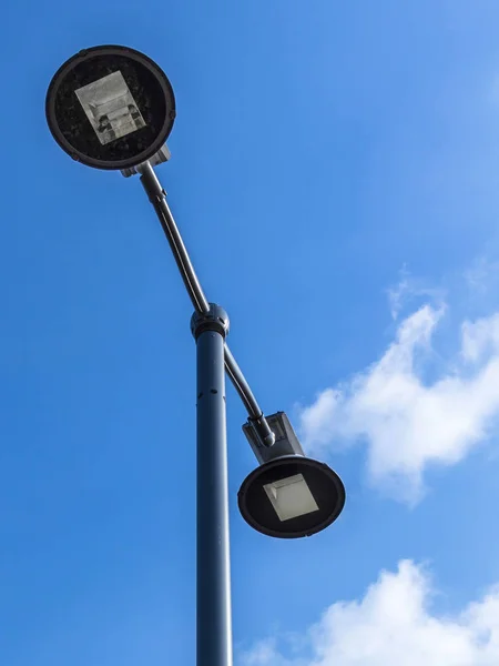 Modern sokak lambası — Stok fotoğraf