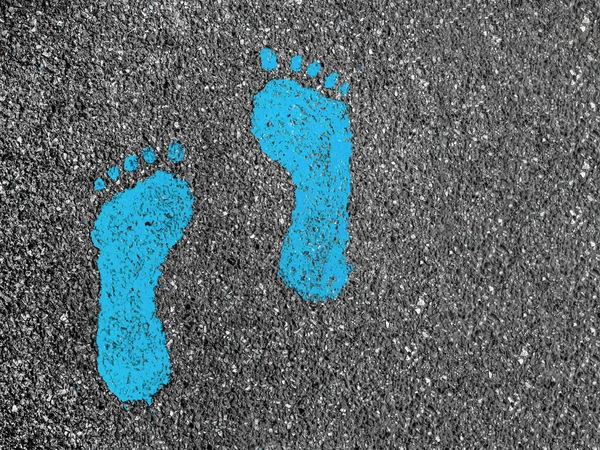 Blaue Fußabdrücke auf Asphalt — Stockfoto