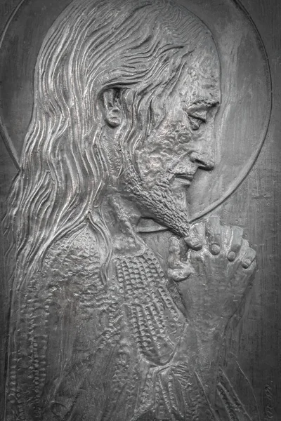Bas Relief Jezusa Rękami Zaciśniętymi Wysoka Ulga Jezusa Chrystusa — Zdjęcie stockowe
