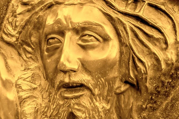 Golden Bas Relief Jesus Crowned Thorns High Golden Relief Face — Stock Photo, Image
