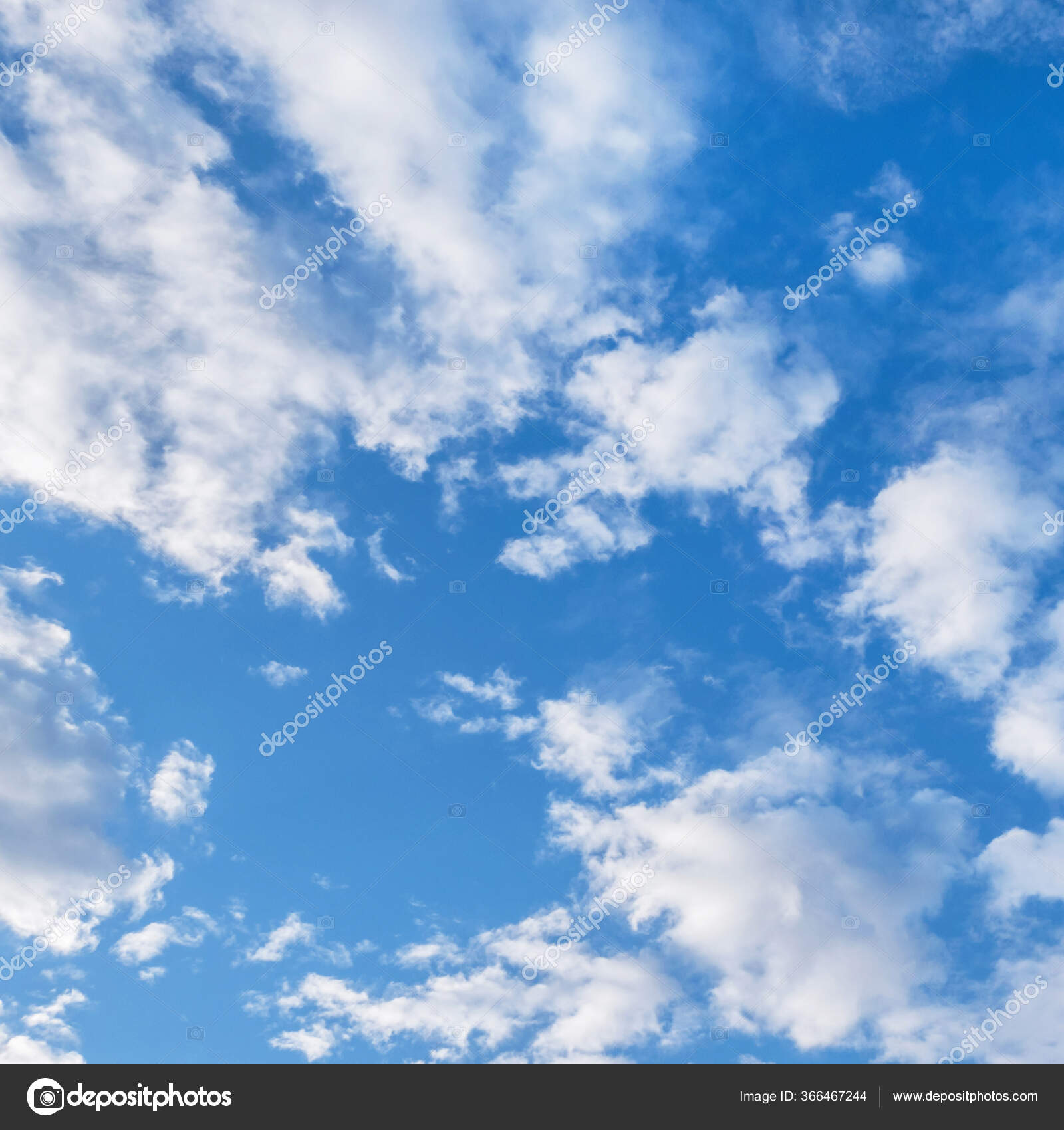 Fond Bleu Ciel Avec Des Nuages Ideal Pour Texture Les Image Libre De Droit Par Germanopoli C