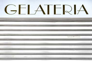 COVID-19 karantinası için kapalı dondurma dükkanı. (İtalyanca dondurma dükkanı: GELATERIA).