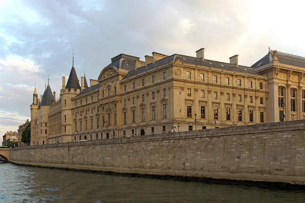 Building La Conciergerie — стокове фото