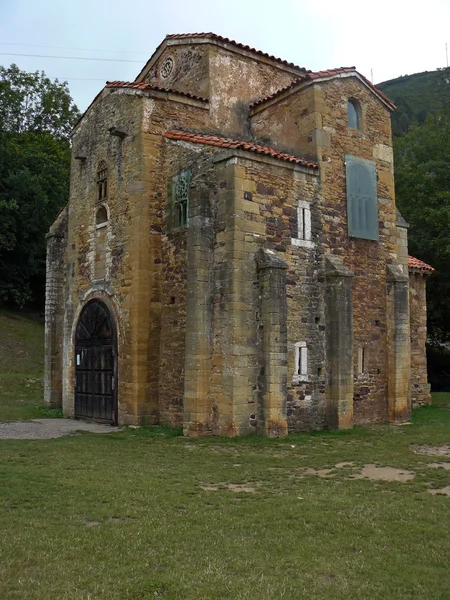 Die kirche von san miguel de lillo — Stockfoto
