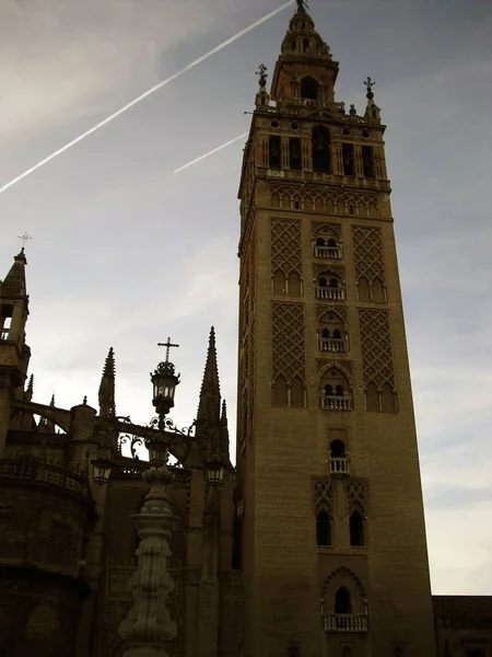 La Giralda Seville üzerinden — Stok fotoğraf