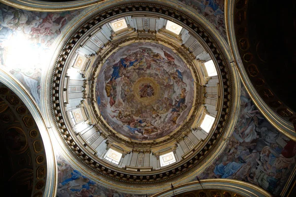 나폴리의 두오모의 돔 — 스톡 사진