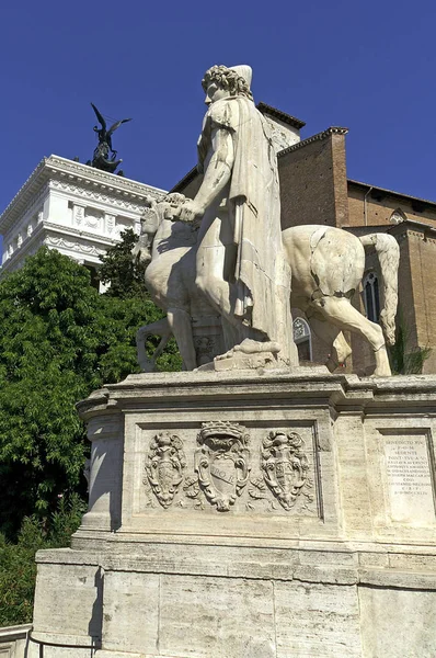 Socha na náměstí Campidoglio — Stock fotografie