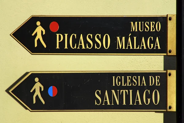 Panneaux touristiques dans la ville — Photo