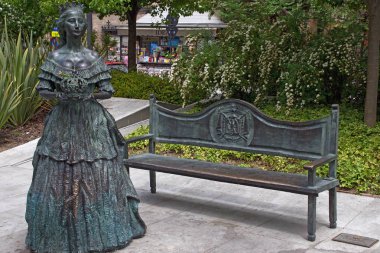 İmparatoriçe Eugenia de Montijo heykeli