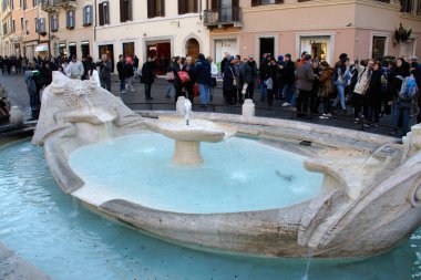 Roma (İtalya). Fontana della Barcaccia Roma şehrinin İspanya Plaza
