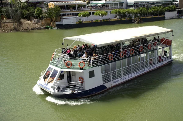 Sevilla Spanje Toeristische Boot Rivier Guadalquivir Van Stad Van Sevilla — Stockfoto