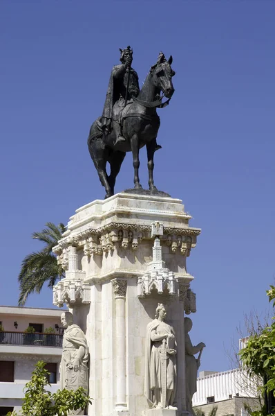 Rzeźba Fernando III Święty — Zdjęcie stockowe