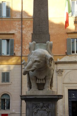 Roma (İtalya). Piazza della Minerva'nın tarihi şehir merkezi Roma Bernini'nin fil.