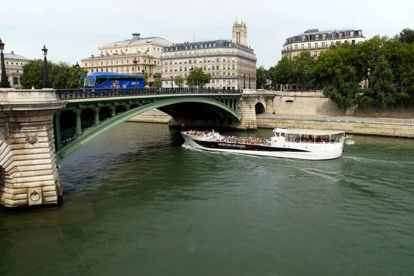 Notre dame мосту в Парижі — стокове фото