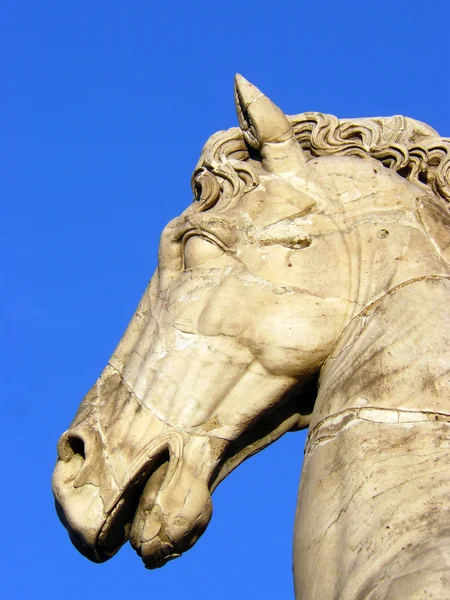 Detalhe da escultura na Cordonata de Roma — Fotografia de Stock