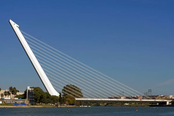 Alamillo bron i Sevilla — Stockfoto