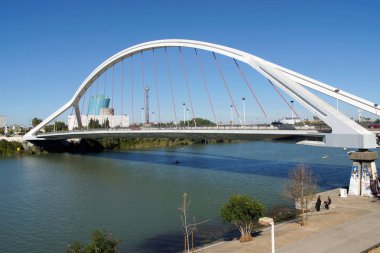  Sevilla 'da Barqueta Köprüsü