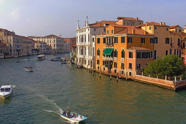 Venecia Italia Barcos Navegando Por Gran Canal Venecia — Foto de Stock